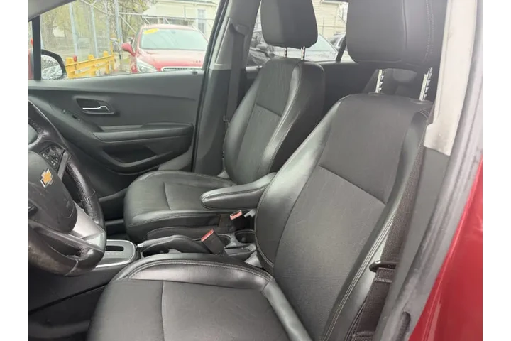 2022 Trax LT image 8