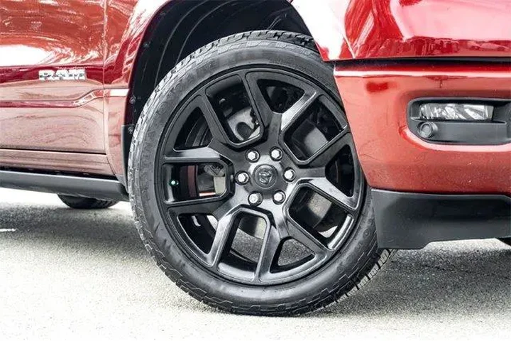 $38999 : Ram 1500 2023 4x4 Laramie 4d image 2