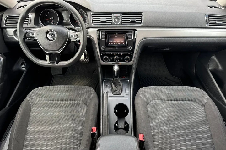 $9900 : Volkswagen Passat 2016 1.8T image 6