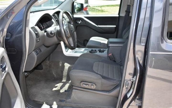 $5000 : 2011 Nissan Pathfinder SV SUV image 4