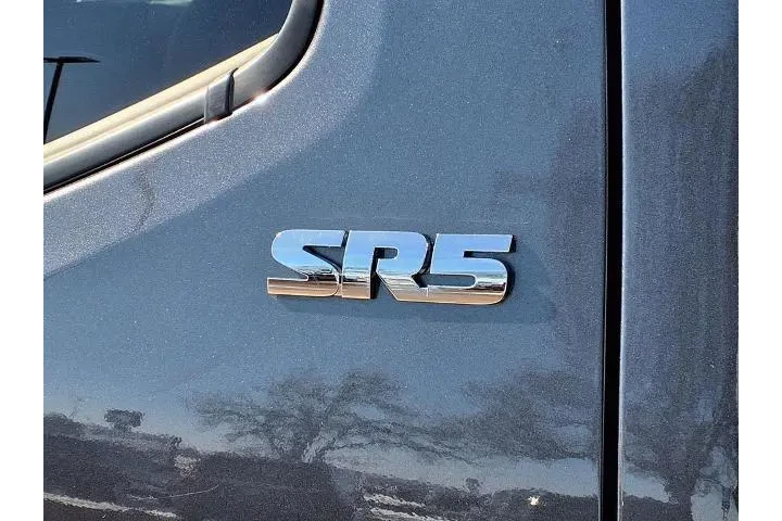 $35380 : Toyota Tacoma 2023 4x4 SR5 V image 7