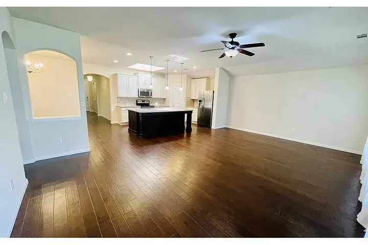 $1200 : HOUSE FOR RENT IN MAIMI FL image 4