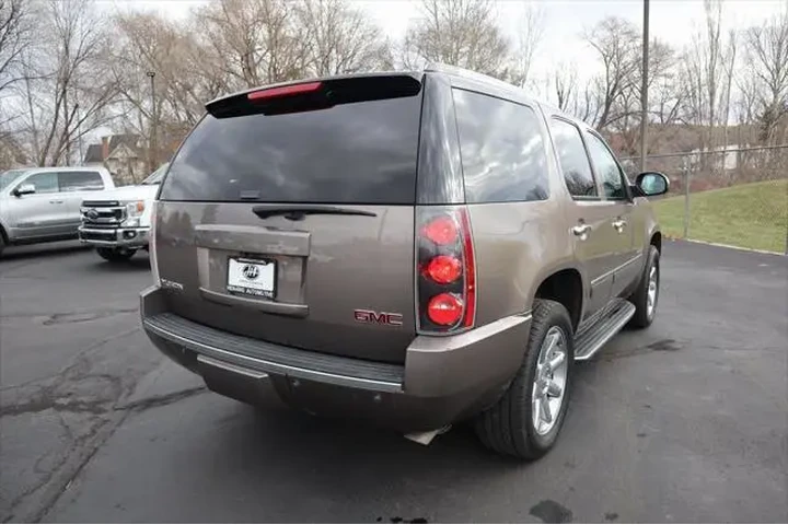 $15999 : GMC Yukon 2013 AWD Denali 4d image 7