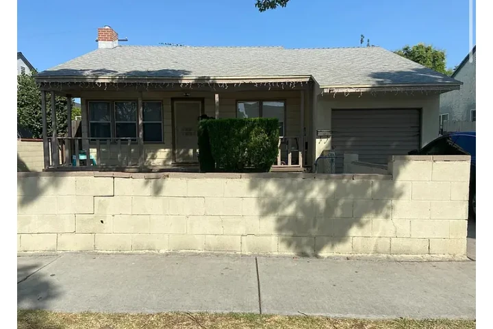 $2080 : 3 bedroom 1 bath image 1