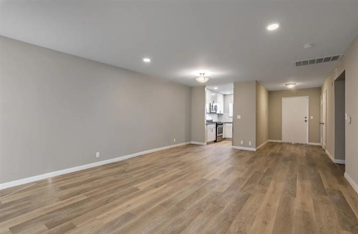 $1350 : READY✅N Naomi St, Burbank, CA image 4