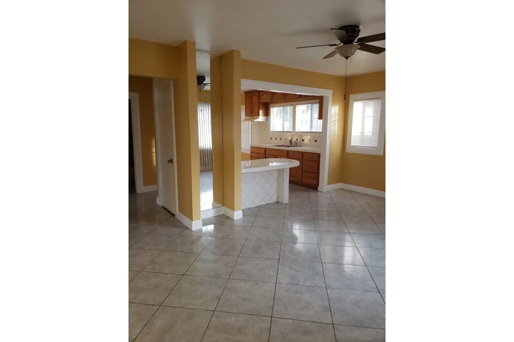 $1 : Casa 2 Rec en Montebello image 3