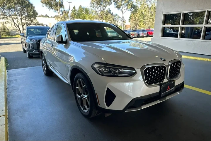 $39990 : BMW X4 2023 AWD xDrive30i 4d image 2