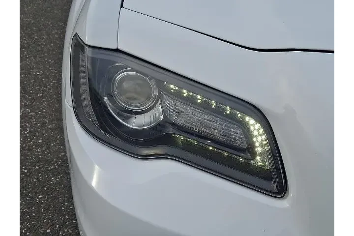 $29588 : Chrysler 300 2023 AWD Tourin image 9