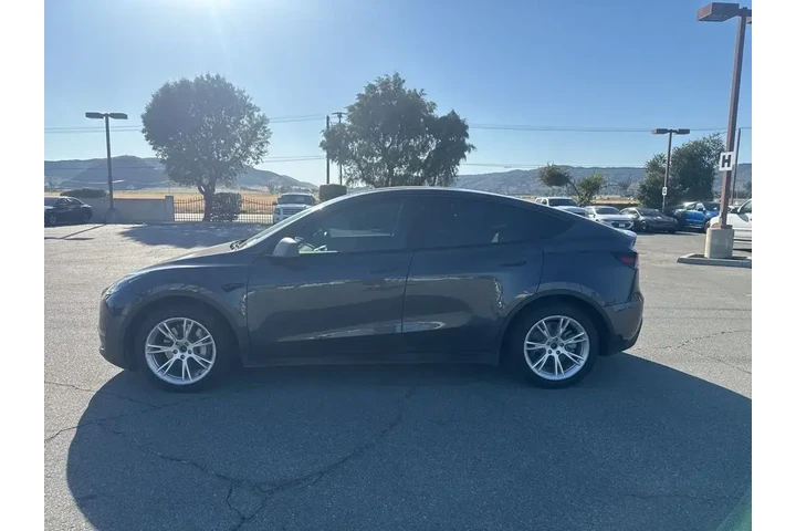 $25482 : Tesla Model Y 2021 AWD Long image 5