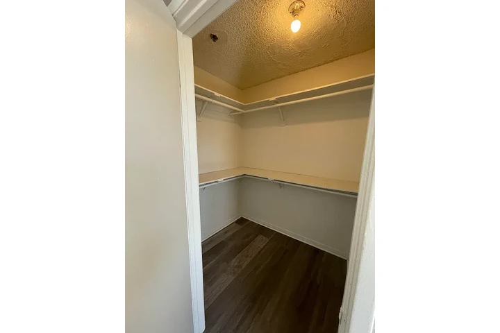 $2200 : Beautiful 2 beds 2 bath image 1