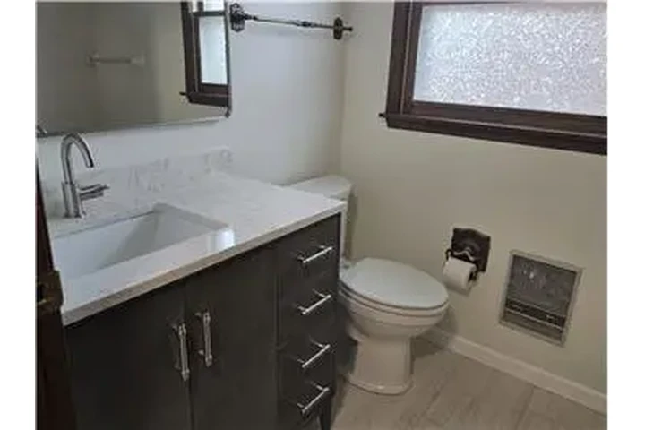 $3200 : Rental property with 3 bedro image 7