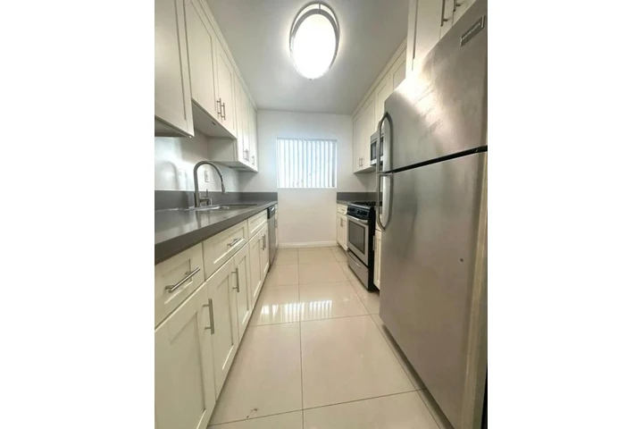 $1200 : RENTO MODERNO Y FUNCIONAL APT! image 3