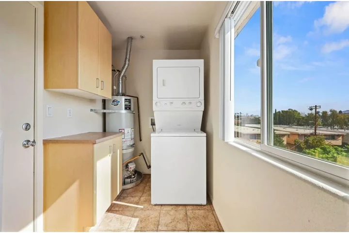 $1955 : 2 Bedroom Apt in Kenmore Ave image 7