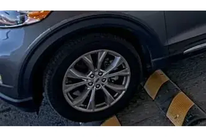 $31455 : Ford Explorer 2022 AWD XLT 4 image 2