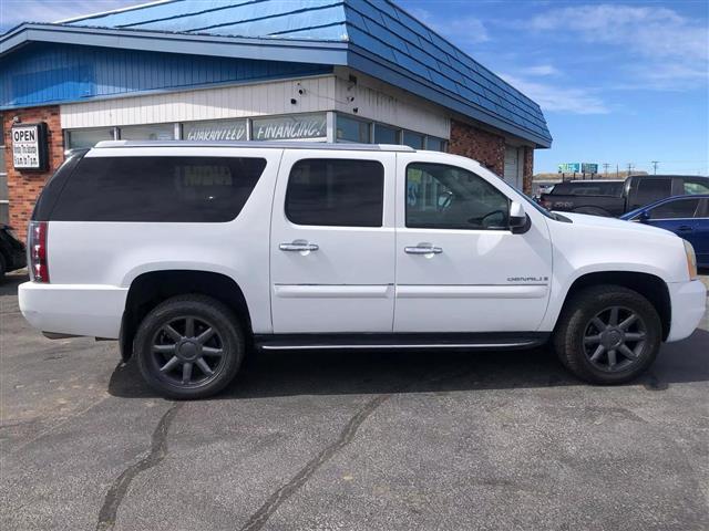 $10995 : 2008 GMC YUKON XL 15002008 GM image 2