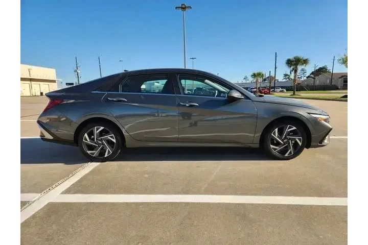 $22969 : Hyundai ELANTRA 2025 Limited image 4