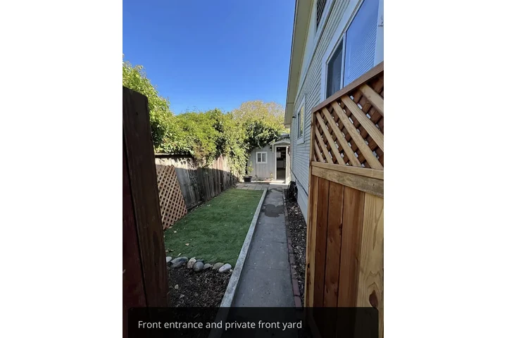 $1450 : Very private one bedroom house image 1