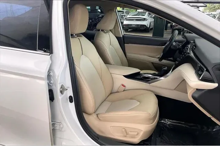 $25806 : Toyota Camry 2020 XLE 4dr Se image 9