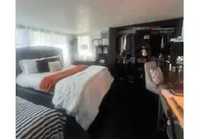 RENTO RECÁMARA AMUEBLADA image 6