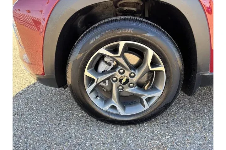 $22375 : 2025 Trax LT image 9