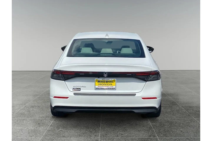 $30023 : Honda Accord 2024 LX 4dr Sed image 4