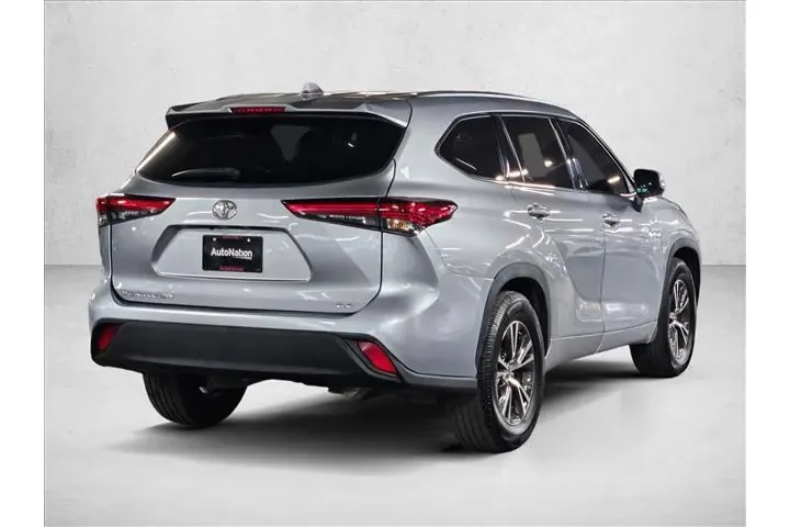 $28926 : Toyota Highlander 2021 XLE 4 image 5