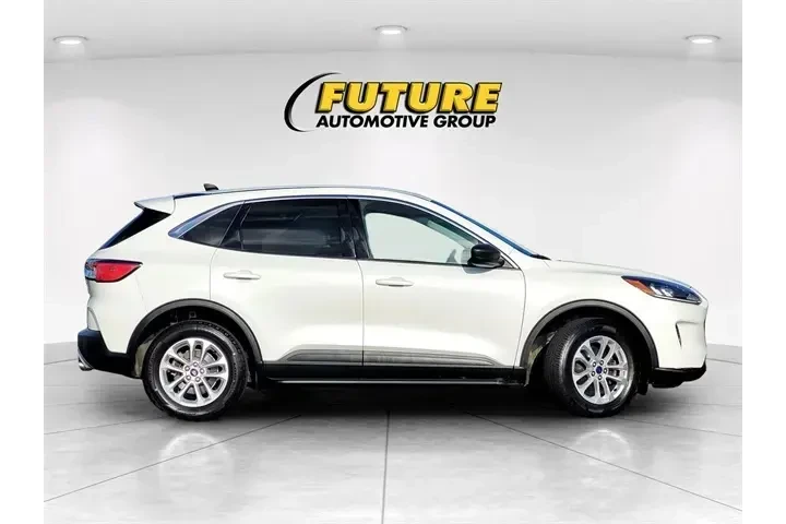 $13988 : Ford Escape 2022 AWD SE 4dr image 3