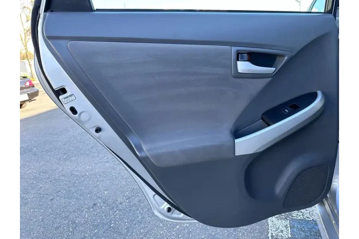 $8940 : 2010 Prius II image 10