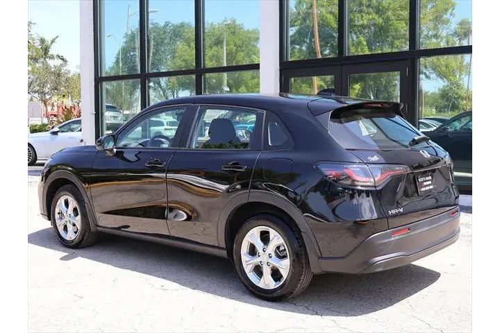 $17295 : Honda HR-V 2023 LX 4dr Cross image 6
