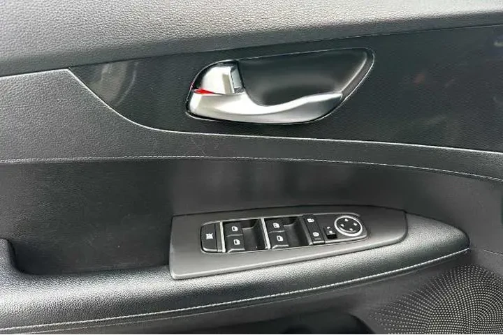 $16449 : Kia Forte 2023 GT-Line 4dr S image 10