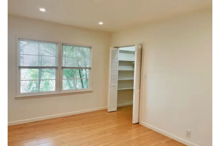 $3600 : 12114 Ohio Ave, Los Angeles CA image 6