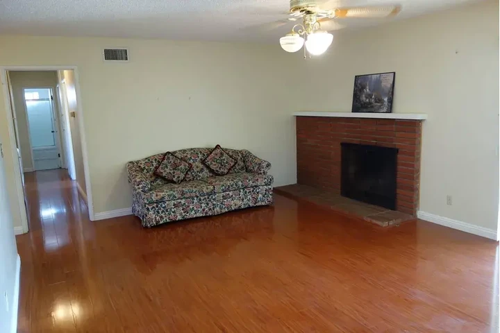 $1575 : Riverside University - Renta image 3