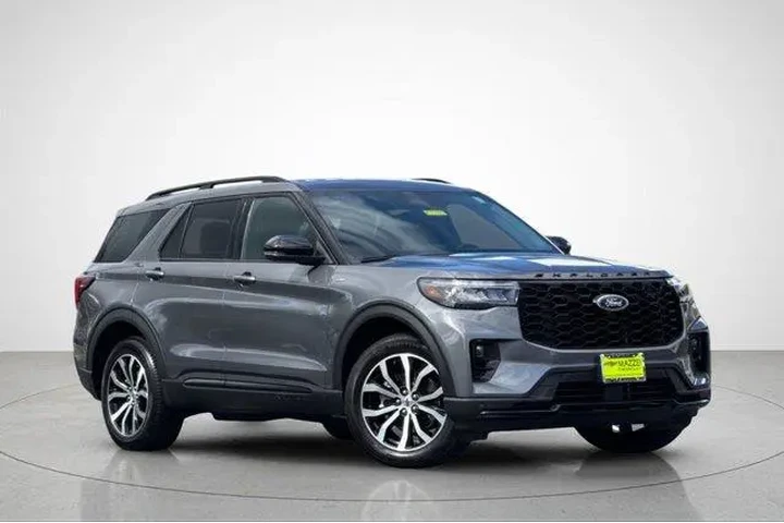 $34998 : Ford Explorer 2025 AWD ST-Li image 2