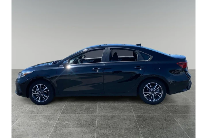 $19723 : Kia Forte 2023 LXS 4dr Sedan image 2
