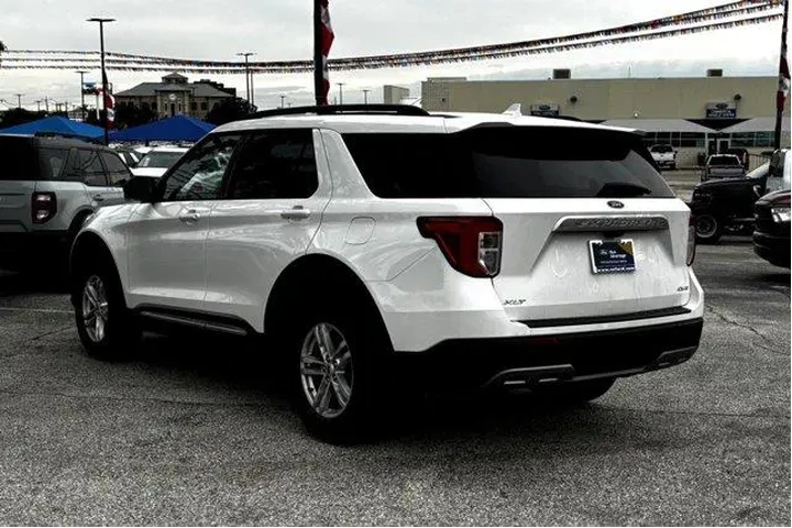 $28477 : Ford Explorer 2022 AWD XLT 4 image 5