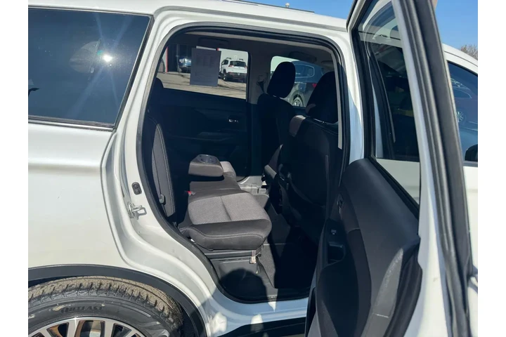 $8450 : 2017 Outlander SEL FWD image 9