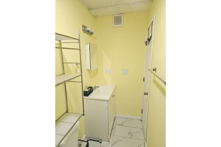 $1200 : Rento Efficiency image 5