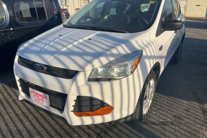 2015 Escape S image 1
