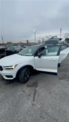 $28499 : 2022 Volvo XC40 image 4