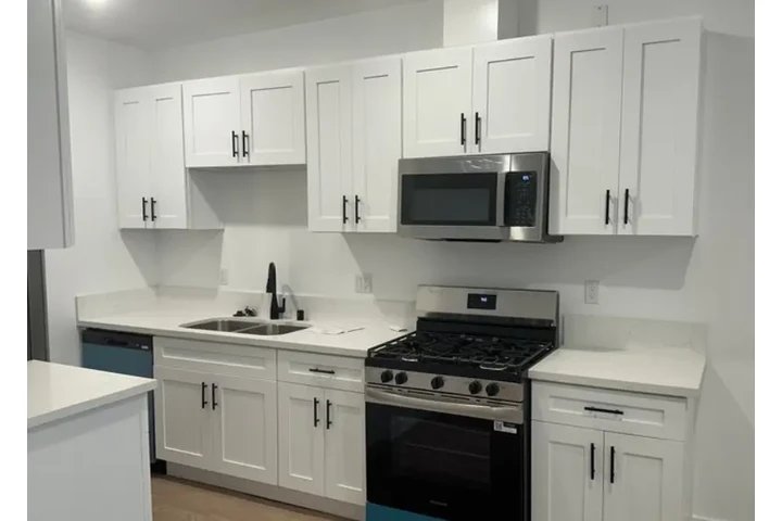 $2598 : 1620 S Bentley Ave1620 s,In LA image 3