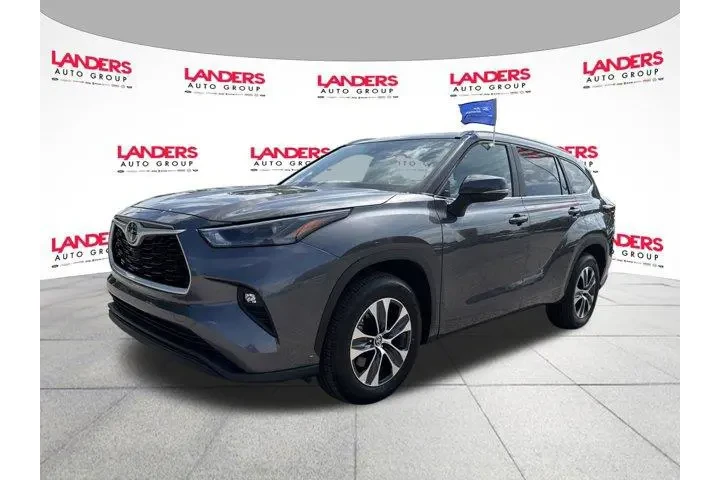 $42490 : Toyota Highlander 2024 LE 4d image 7