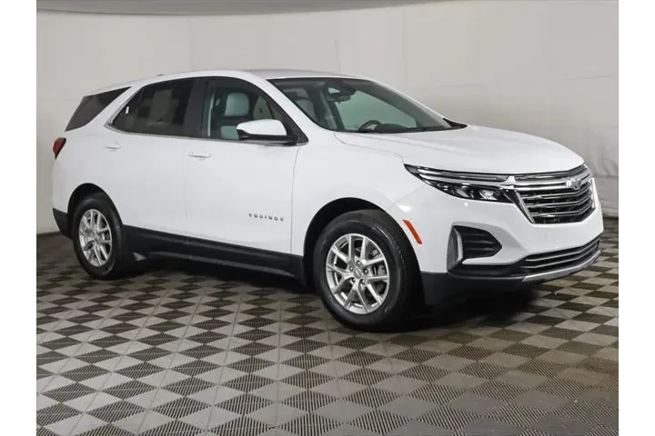 $21993 : Chevrolet Equinox 2024 LT 4d image 2