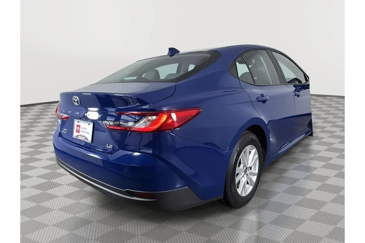 $30000 : Gold Certified 2025 Camry LE image 10