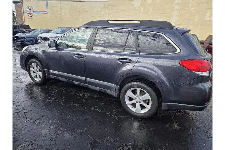 $10950 : Subaru Outback 2013 AWD 2.5i image 1