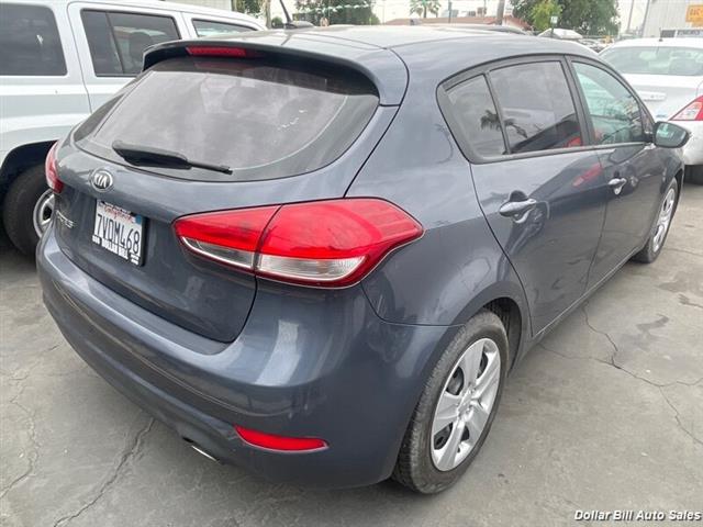 $8988 : 2016 Forte5 LX Plus Hatchback image 3