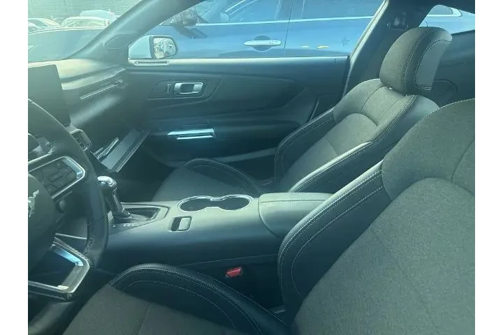 $28995 : Ford Mustang 2024 EcoBoost 2 image 4