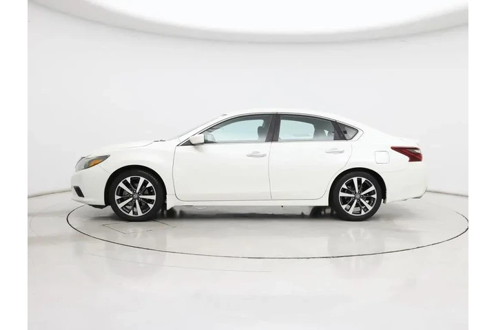 $12998 : Nissan Altima 2017 2.5 SR 4d image 3