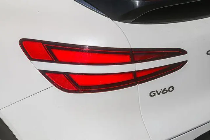 $35492 : Genesis GV60 2023 AWD Perfor image 10