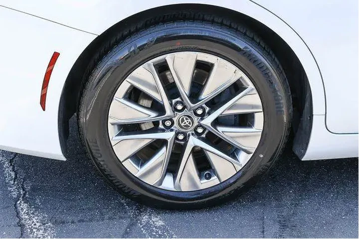 $9898 : Toyota Mirai 2022 XLE 4dr Se image 8