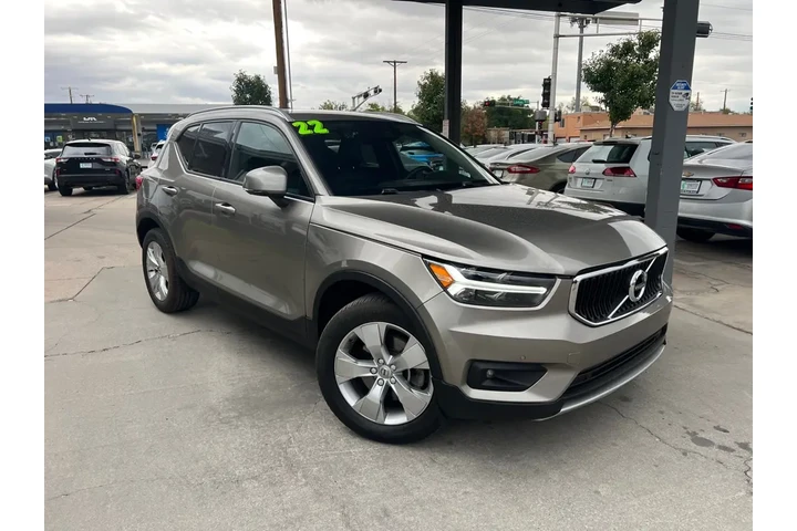 2022 XC40 T5 Momentum AWD image 3